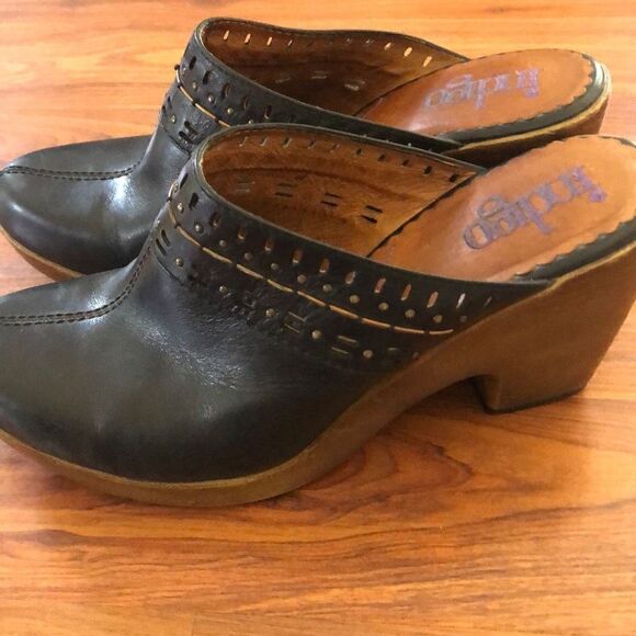 INDIGO Black leather clogs size 10 - Picture 8 of 8
